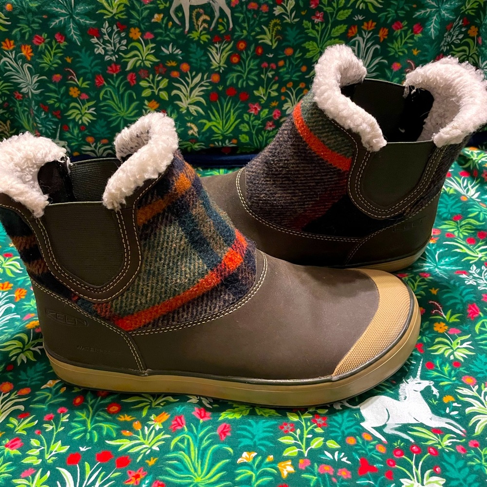 Women’s Keen winter Chelsea boot